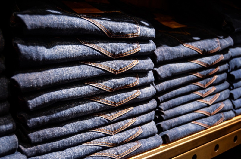 magasin-BELGENTIER-min_jeans_pants_blue_shop_shopping_shelf_exhibition_buy-940702