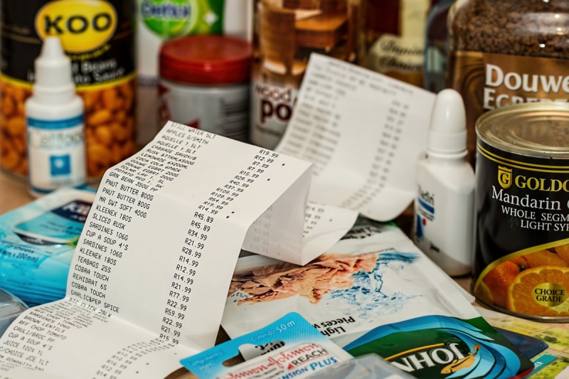magasin-BELGENTIER-min_shopping_spending_till_slip_purchase_retail_shop_buy_customer-704023